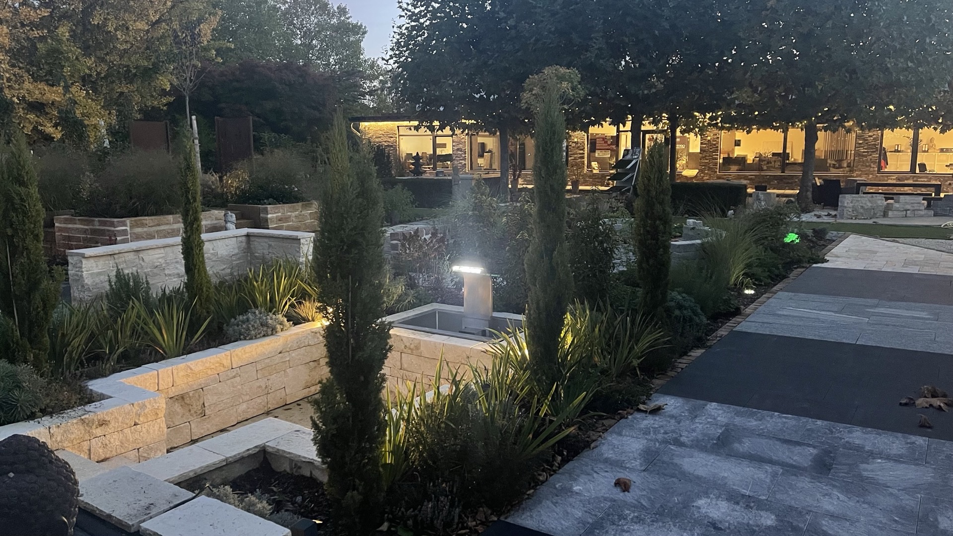 Abendstimmung in der Naturstein-Ausstellung