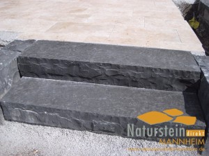 Basalt Blockstufen Sandokan Rustika